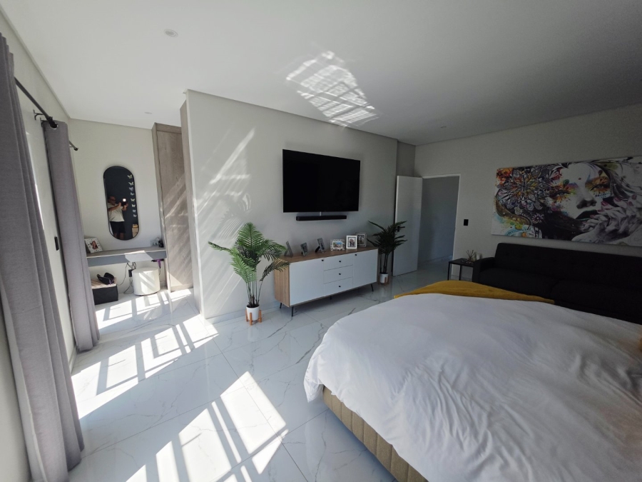 5 Bedroom Property for Sale in Sandown Western Cape